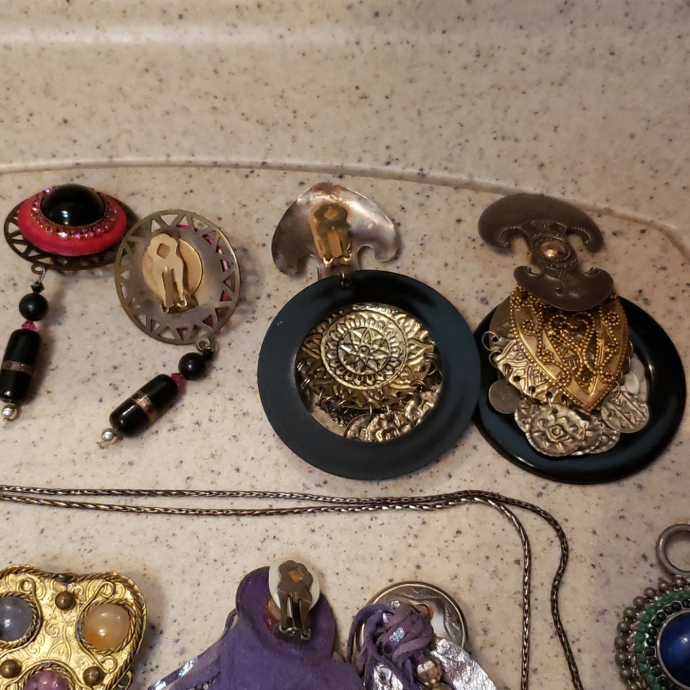 Vintage earrings bundle cameo steampunk western - Picture 7 of 8